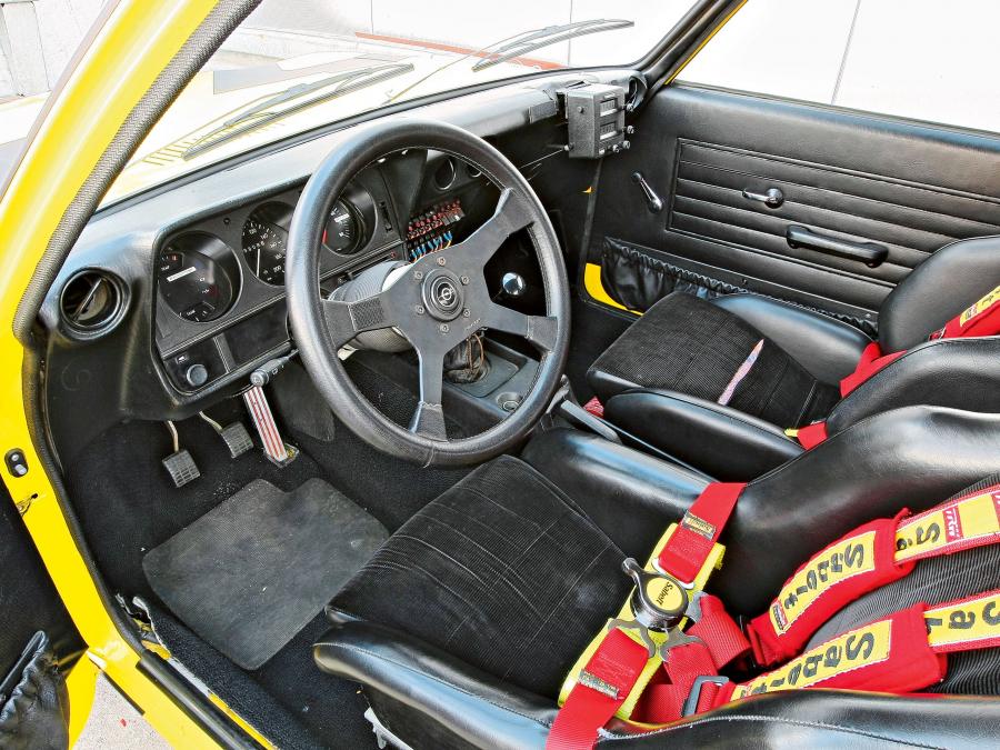 Интерьер Opel Ascona 1.9 SR Rally Version (A) 1973 года  (фото 26 из 29)